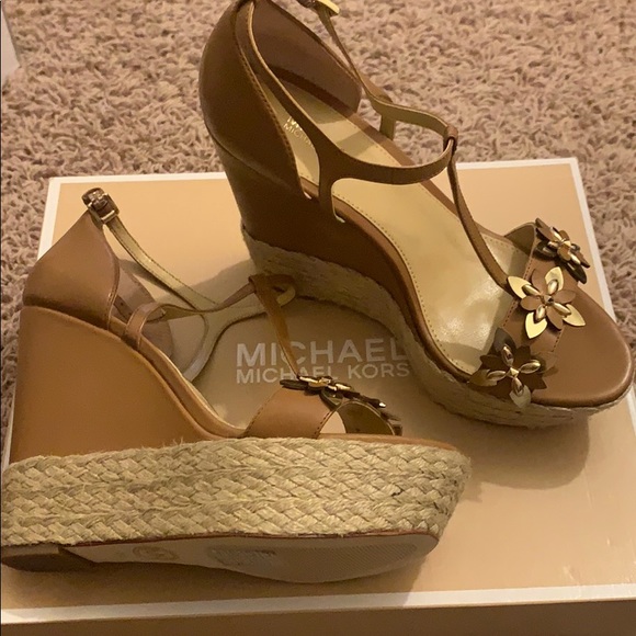 Brand new MICHAEL KORS WEDGES! - Picture 3 of 3
